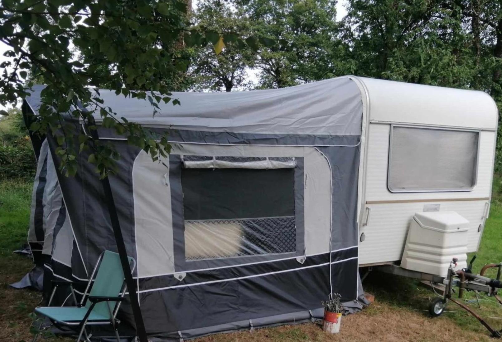 Camping Le Val Aux Fees - Broceliande Concoret Exterior photo