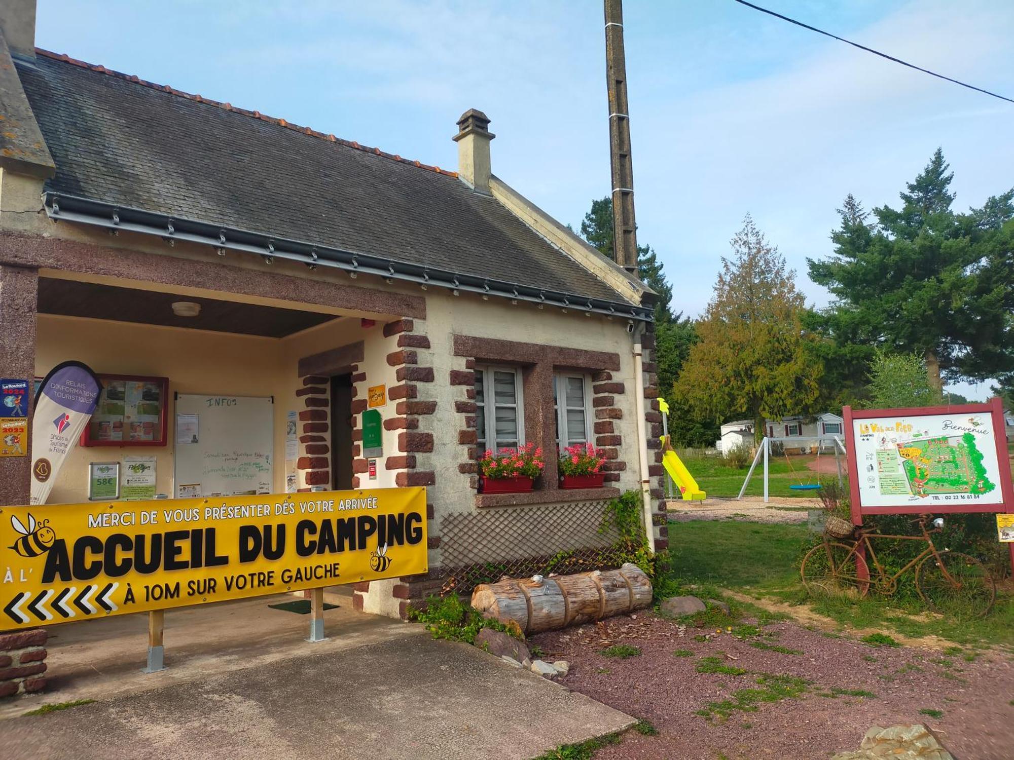 Camping Le Val Aux Fees - Broceliande Concoret Exterior photo