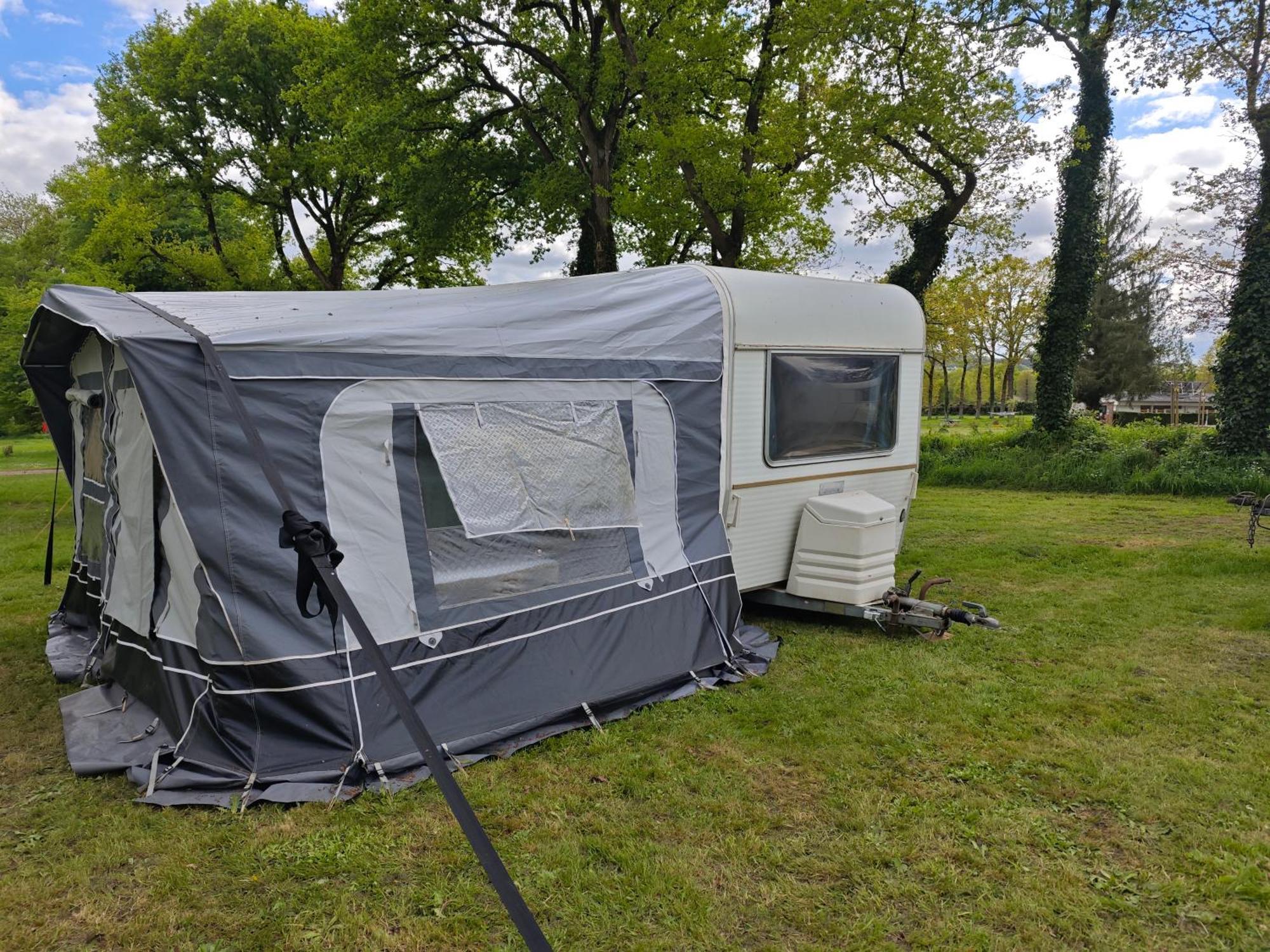 Camping Le Val Aux Fees - Broceliande Concoret Exterior photo