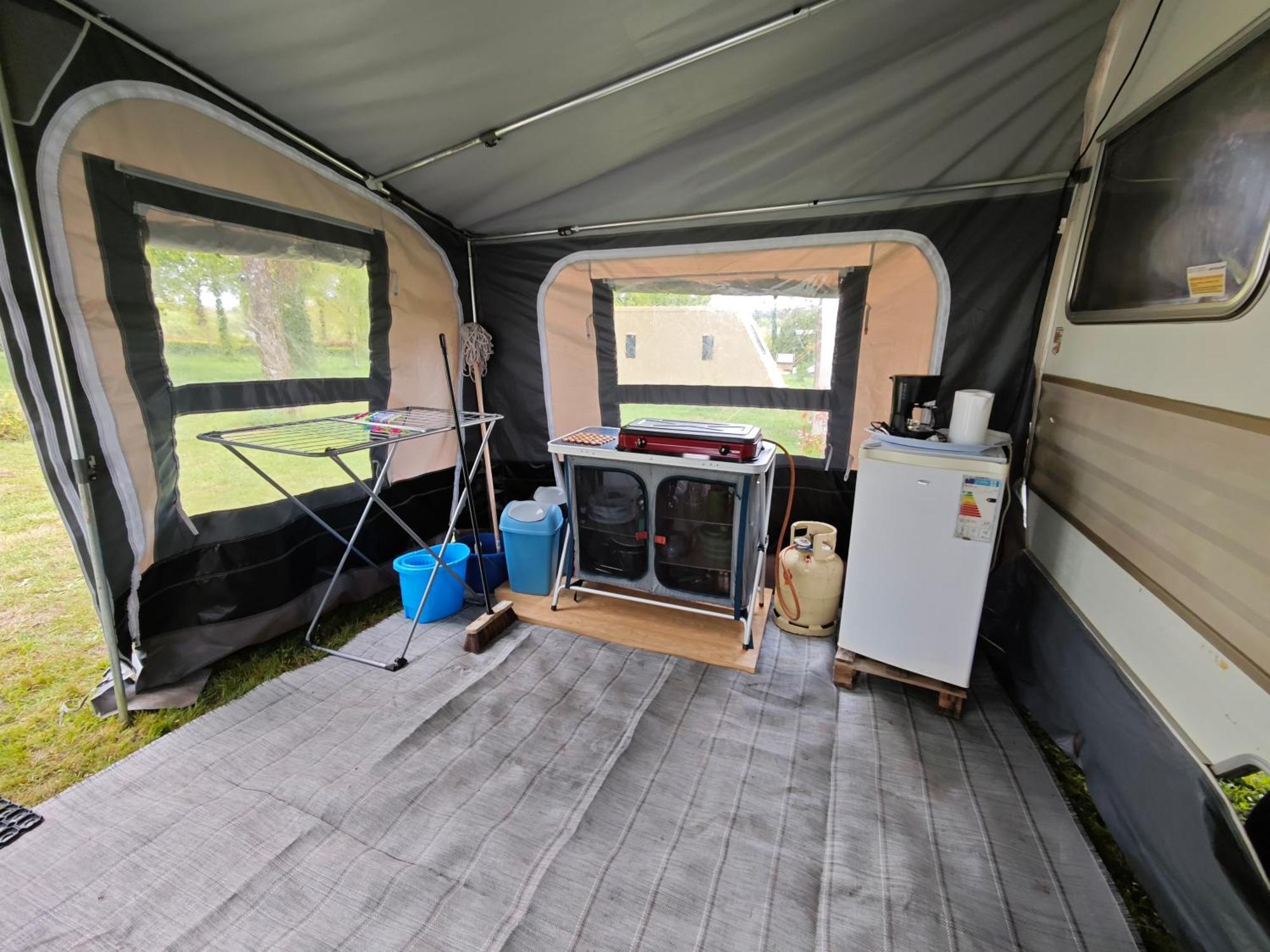 Camping Le Val Aux Fees - Broceliande Concoret Exterior photo