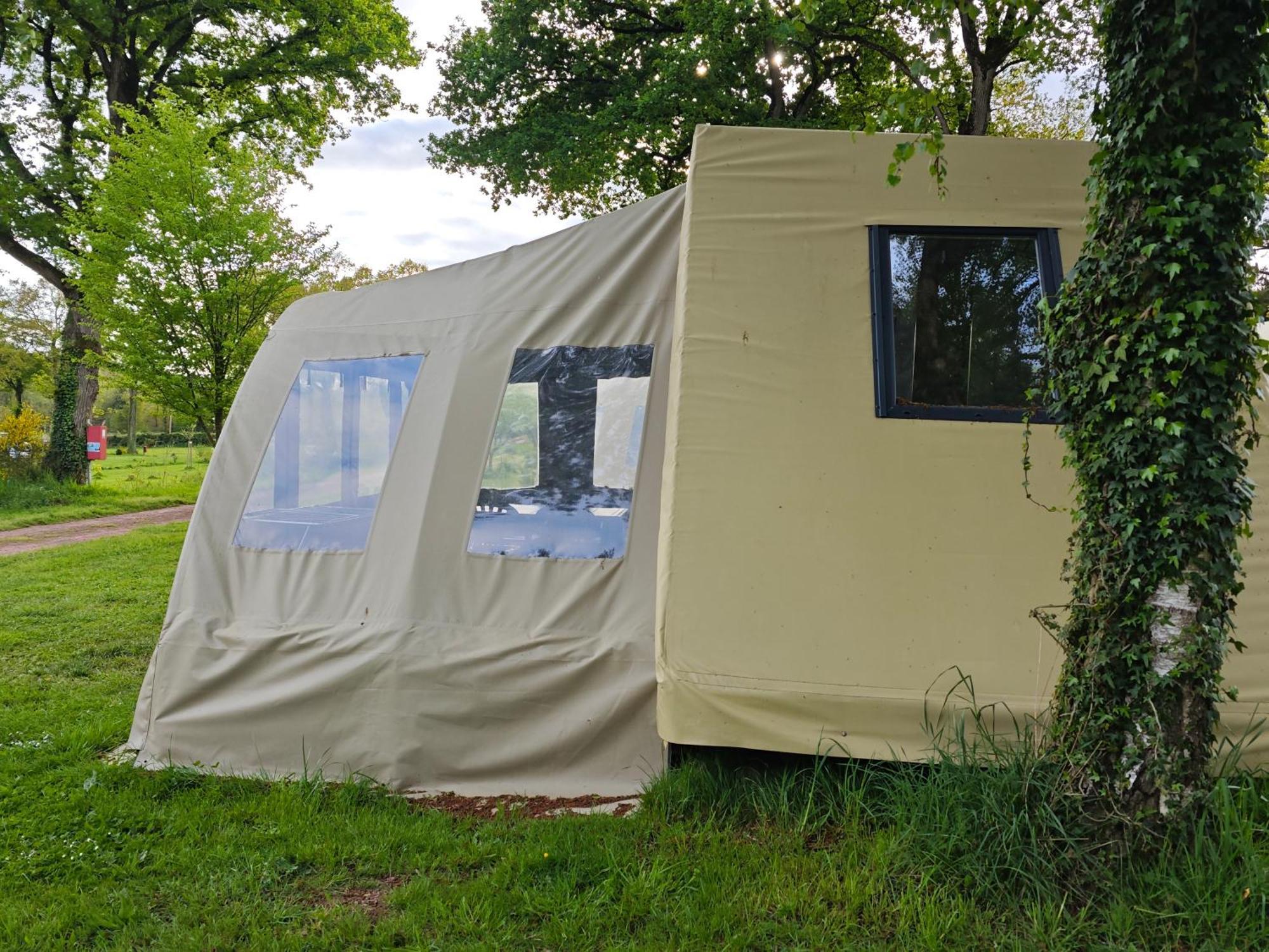 Camping Le Val Aux Fees - Broceliande Concoret Exterior photo